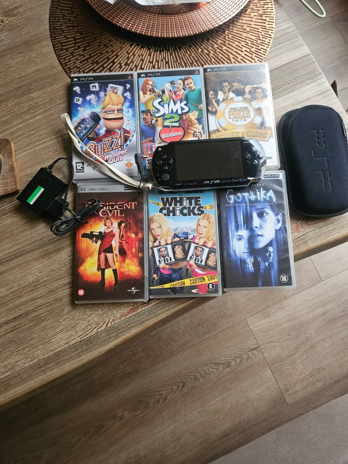 PSP met games en films - Compleet pakket, Spelcomputers en Games, Ophalen, Gebruikt, PSP, Met games