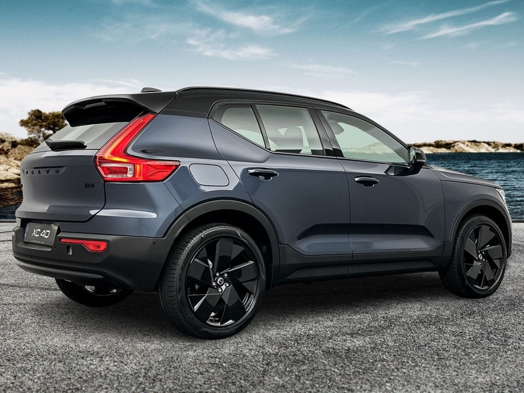 Volvo XC40 B4 Plus Black Edition (bj 2026, automaat), Auto's, Automaat, Gebruikt, Euro 6, Blauw