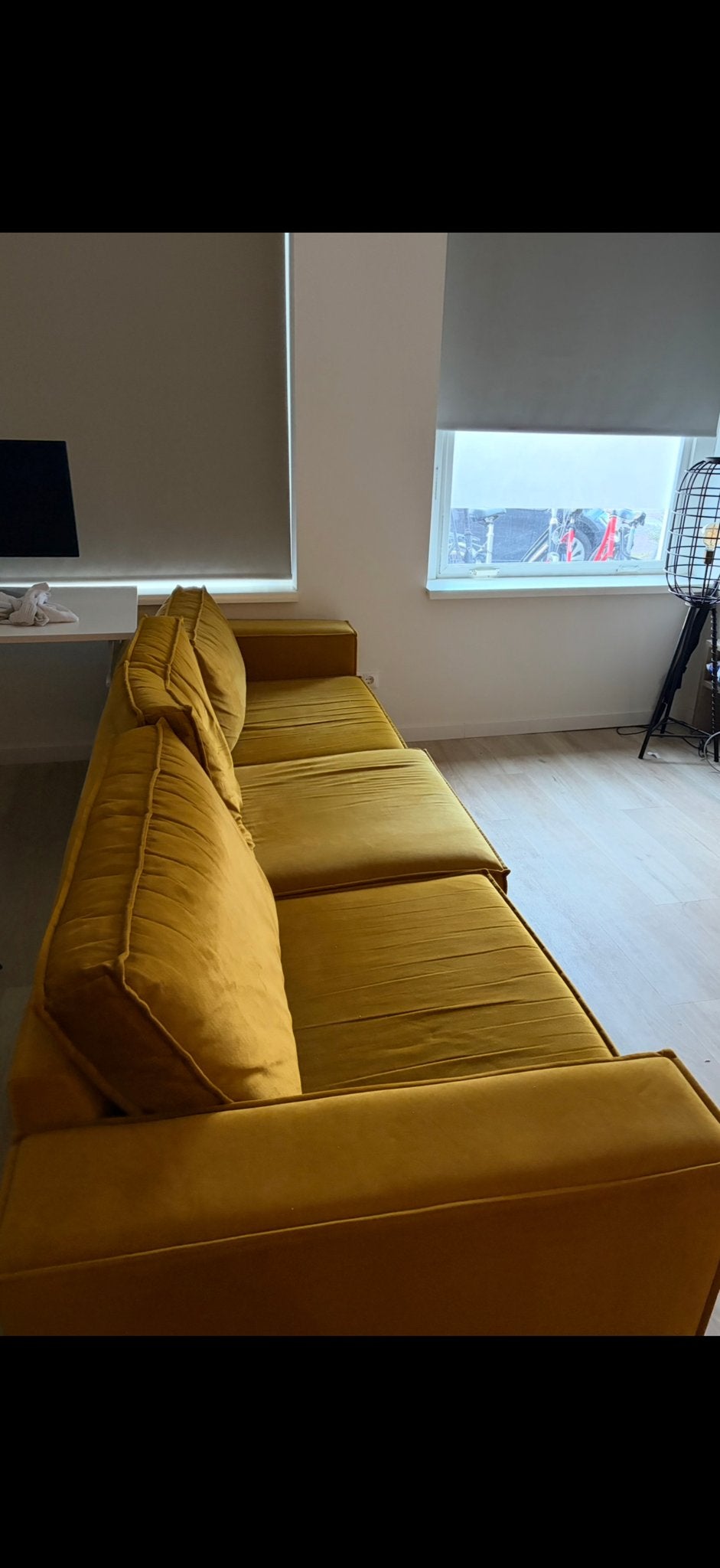 Gele bank 275 cm, Ophalen, 250 tot 300 cm, 75 tot 100 cm, Zo goed als nieuw