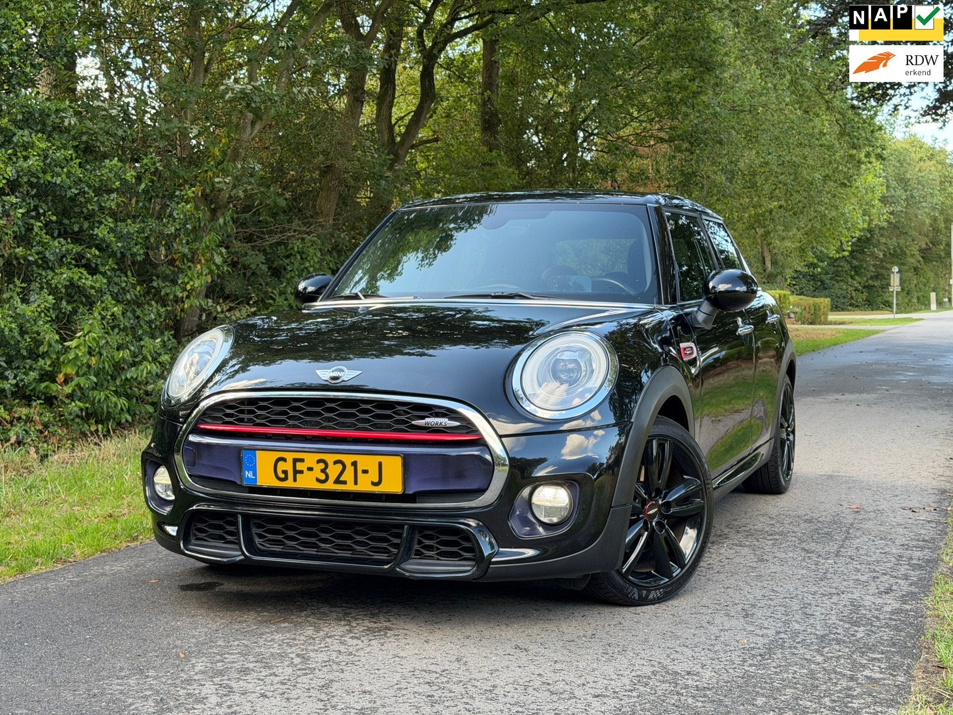 Mini 5-Deurs 1.5 Cooper | JCW Uitvoering + Head-Up + Keyless, Auto's, Gebruikt, Origineel Nederlands, Bedrijf, Handgeschakeld