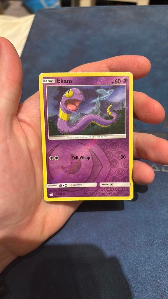 Ekans 26/68 Reverse Holo Pokemon Hidden Fates, Ophalen of Verzenden, Zo goed als nieuw