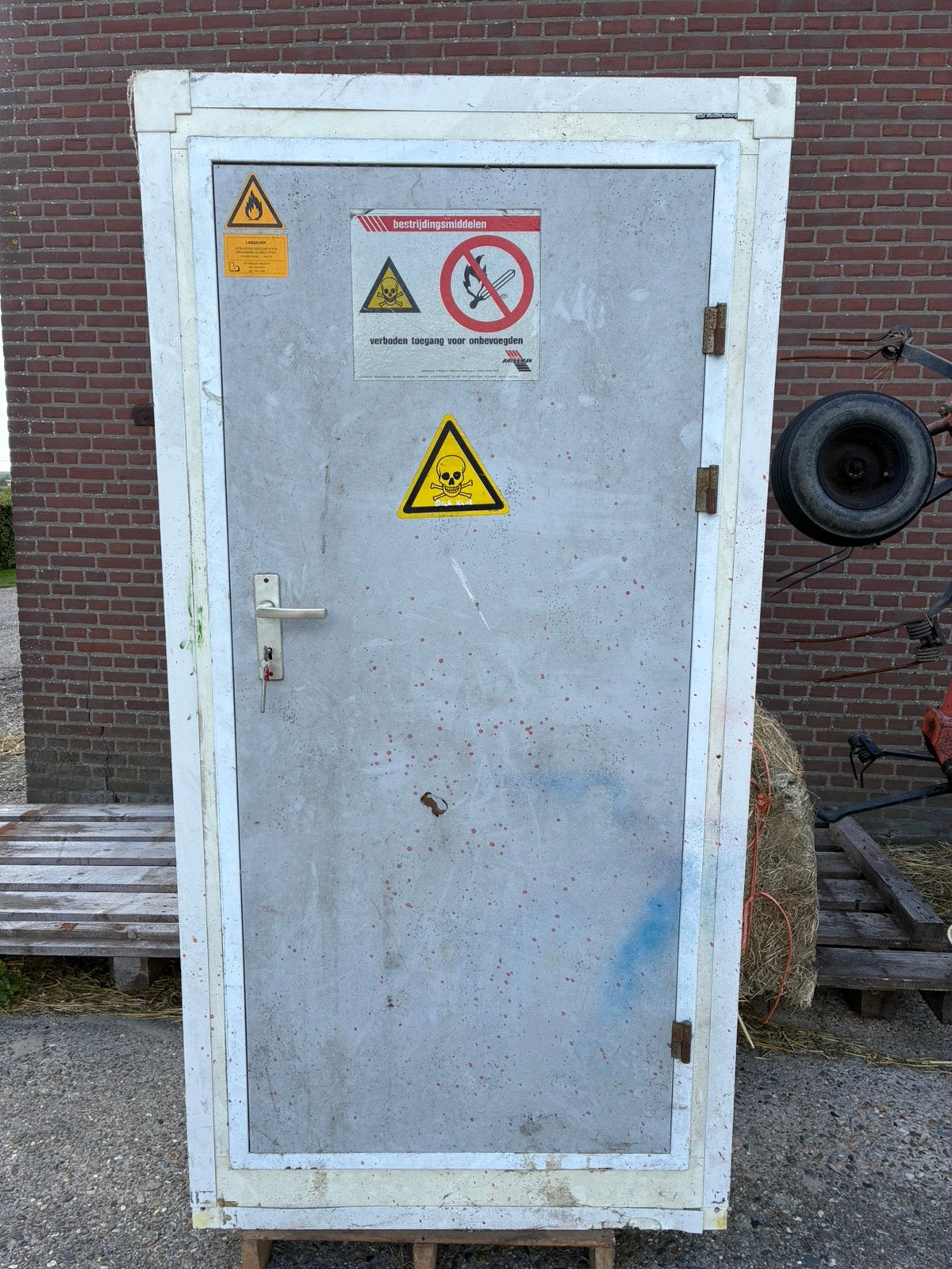 Chemicaliën opberg kast, Ophalen, Zo goed als nieuw
