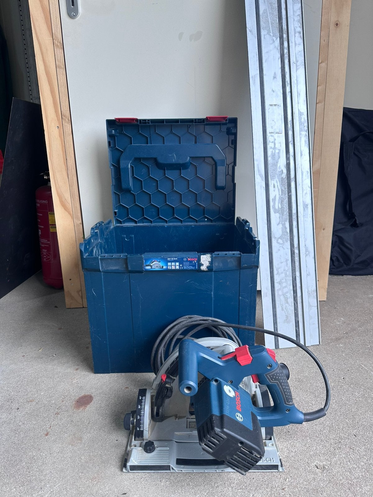 Bosch GKT55GCE invalzaag 165mm incl btw, Ophalen, Invalzaag, Zo goed als nieuw, 30 tot 70 mm