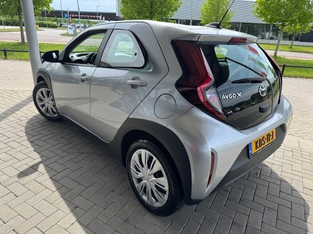 Toyota Aygo X 1.0 VVT-i MT PLAY + APPLE CARPLAY/AIRCO/CRUISE, Voorwielaandrijving, Gebruikt, Euro 6, 920 kg