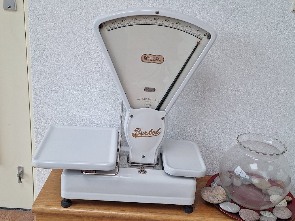 Mooie goedwerkende weegschaal en pendule, Witgoed en Apparatuur, Weegschalen, Ophalen, Gebruikt, Winkelweegschaal, Analoog