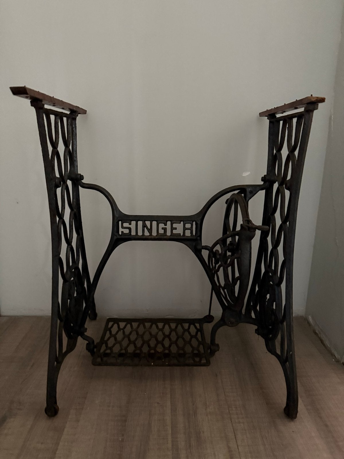 Antiek Singer Gietijzeren Onderstel, Ophalen