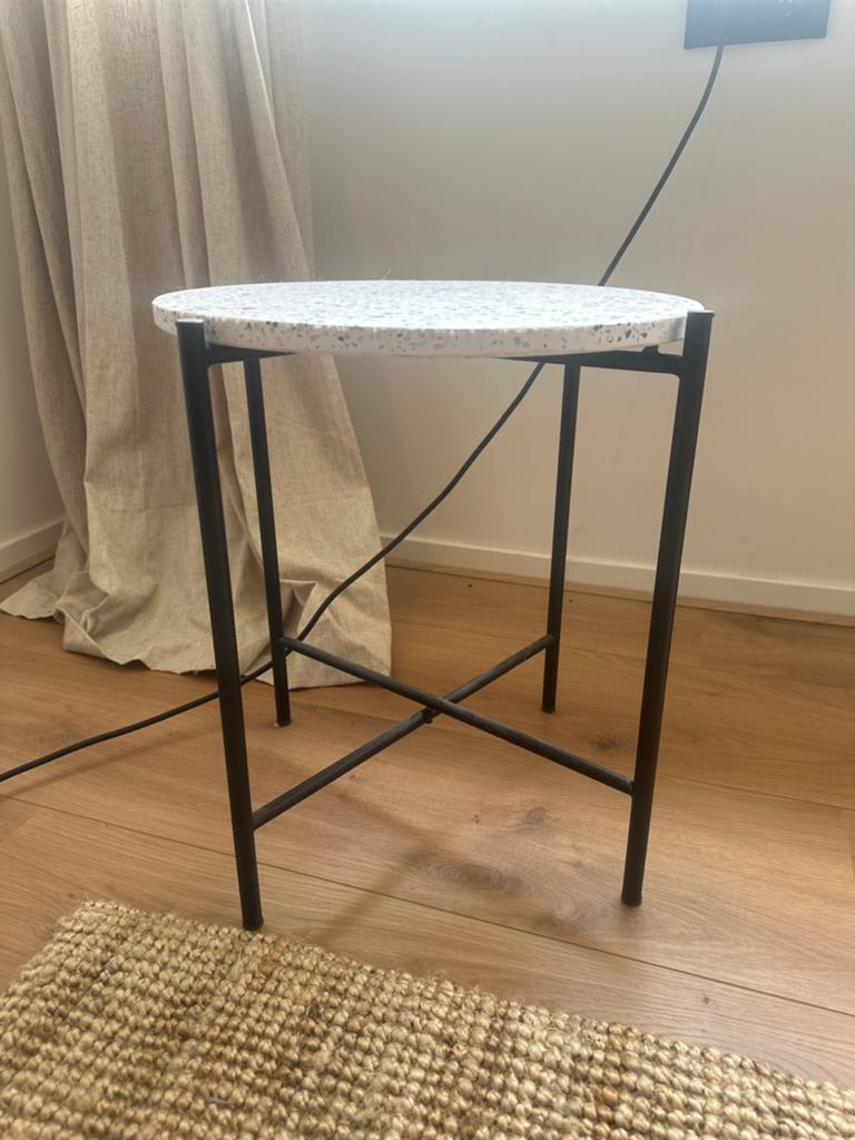 Terrazzo bijzettafeltje, Ophalen, 50 tot 100 cm, Rond, Zo goed als nieuw