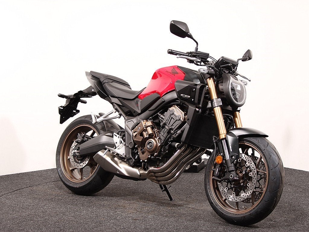 Honda CB 650 RC, Bedrijf, Naked bike