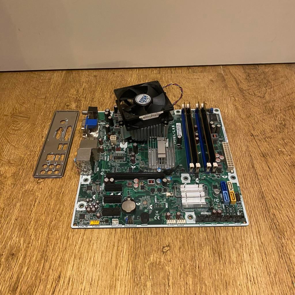 Pegatron IPIEL-LA3 met intel Core Processor, Computers en Software, Moederborden, Ophalen of Verzenden, Gebruikt, Intel, DDR3