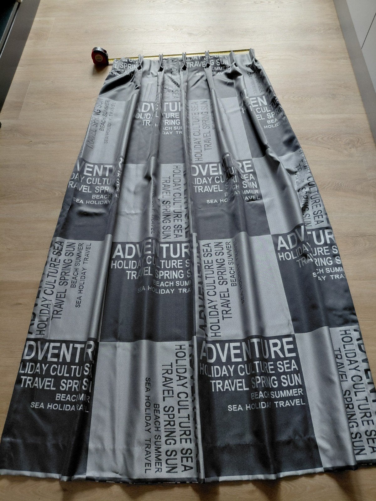 overgordijnen  met tekstprint - Grijs/Zwart - 169x66 cm, Ophalen, Zo goed als nieuw, Zwart, Gordijn