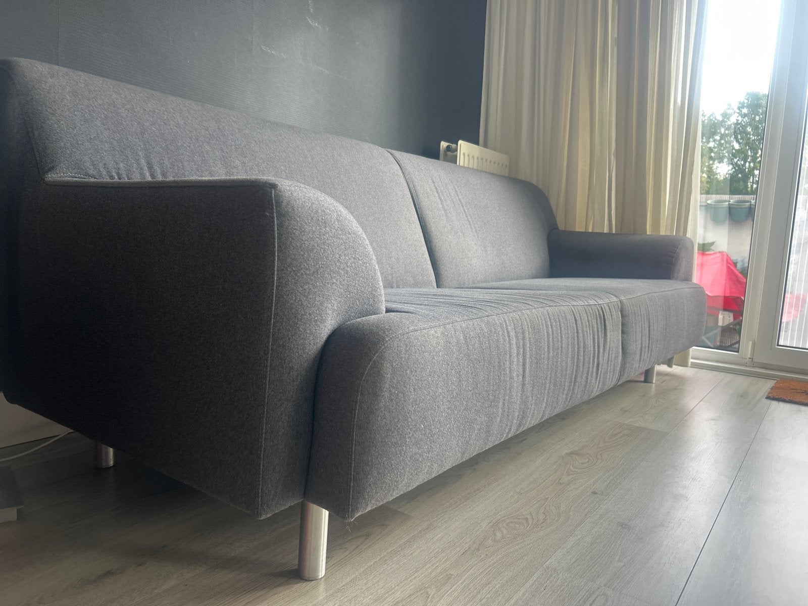 Comfortabele grijze driezitsbank, Ophalen, Gebruikt, Driepersoons, 75 tot 100 cm