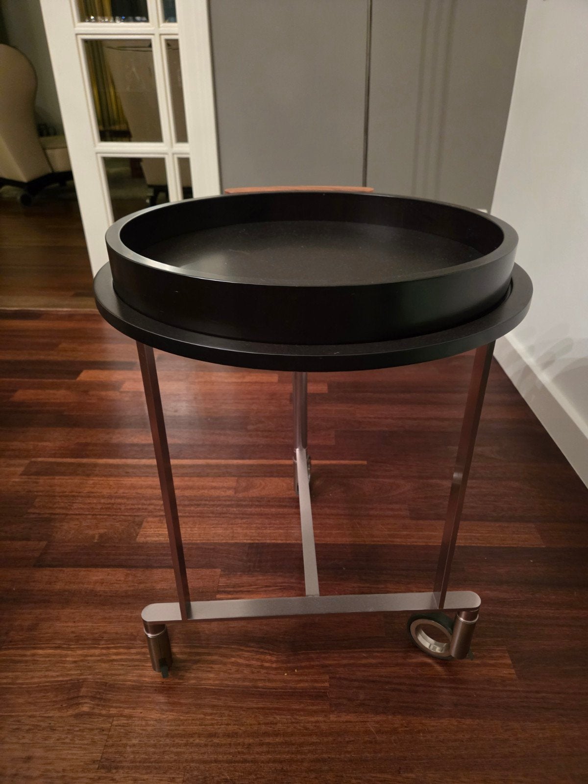 Giorgetti EOS design serveertrolley – Chi Wing Lo, Ophalen, Zo goed als nieuw, Rond, Metaal of Aluminium