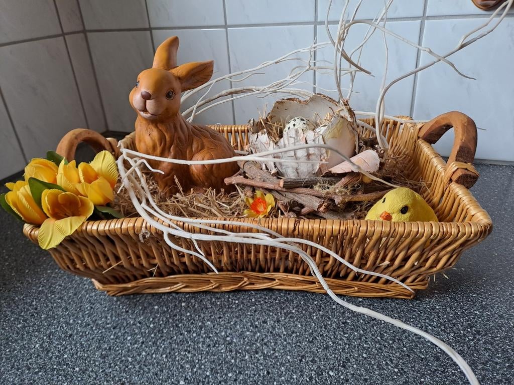 Paasdeco mand paashaas bloemen eieren stro, Diversen, Pasen, Ophalen of Verzenden, Zo goed als nieuw, N.v.t, N.v.t
