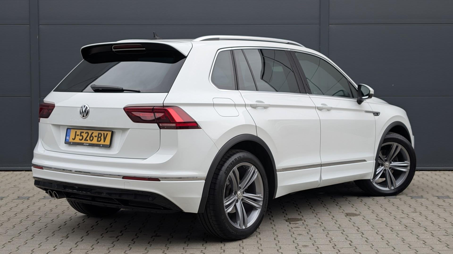 Volkswagen Tiguan 1.5 TSI 130pk R-Line Business | Navigatie, Auto's, Volkswagen, Voorwielaandrijving, Stof, 4 cilinders, Wit