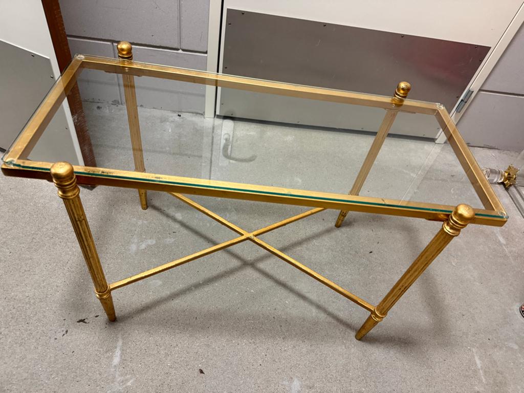 Safavieh tafel met glazen blad en gouden onderstel, Ophalen, Gebruikt, 100 tot 150 cm, 50 tot 75 cm