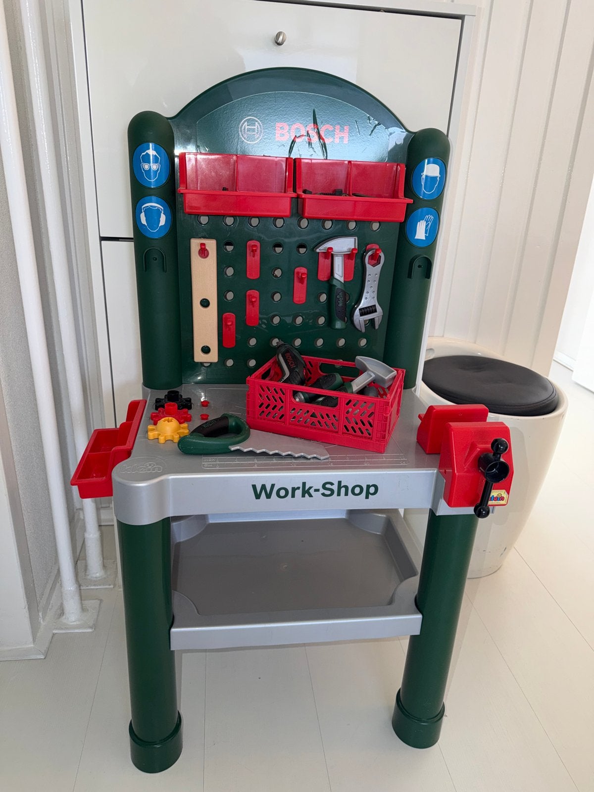 Bosch kinder werkplaats met elektrische boormachine, Ophalen, Zo goed als nieuw, Bouwen, Met geluid