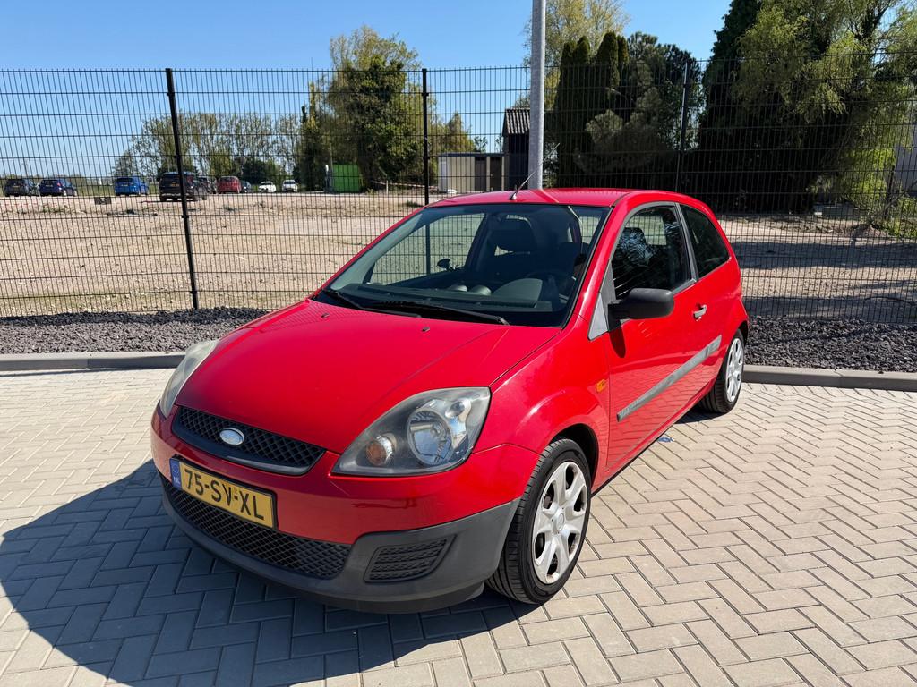 Ford Fiesta 1.3-8V Champion, Auto's, 1299 cc, Stof, 4 cilinders, Origineel Nederlands