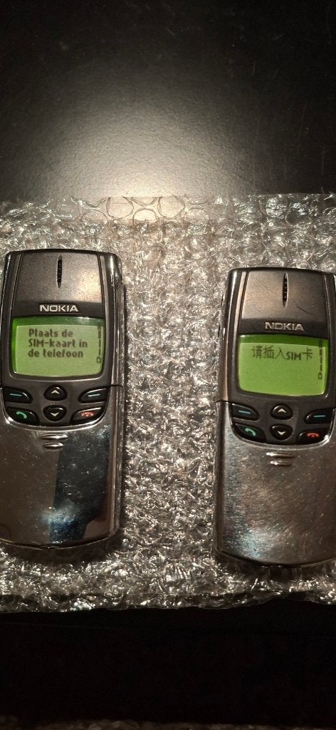 2 zeer prachtige mooie nokia's 8810, Geen camera, Fysiek toetsenbord, Ophalen of Verzenden, Zo goed als nieuw