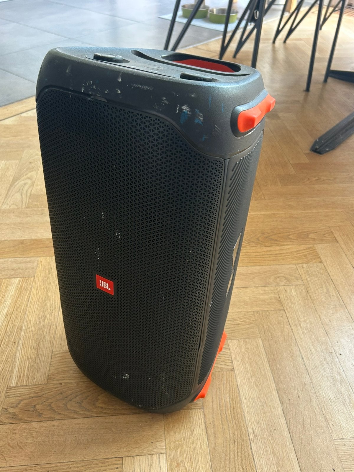 JBL Partybox 110 (reparatie oplaad poort nodig )