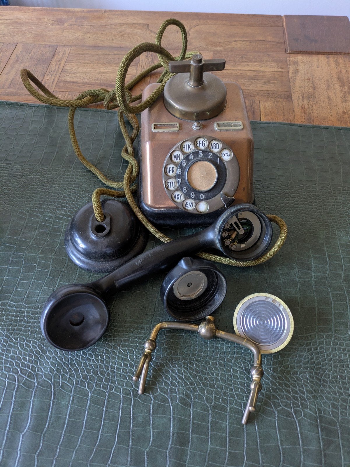 Antieke Telefoon met Draaischijf - Koperkleurig, Ophalen of Verzenden
