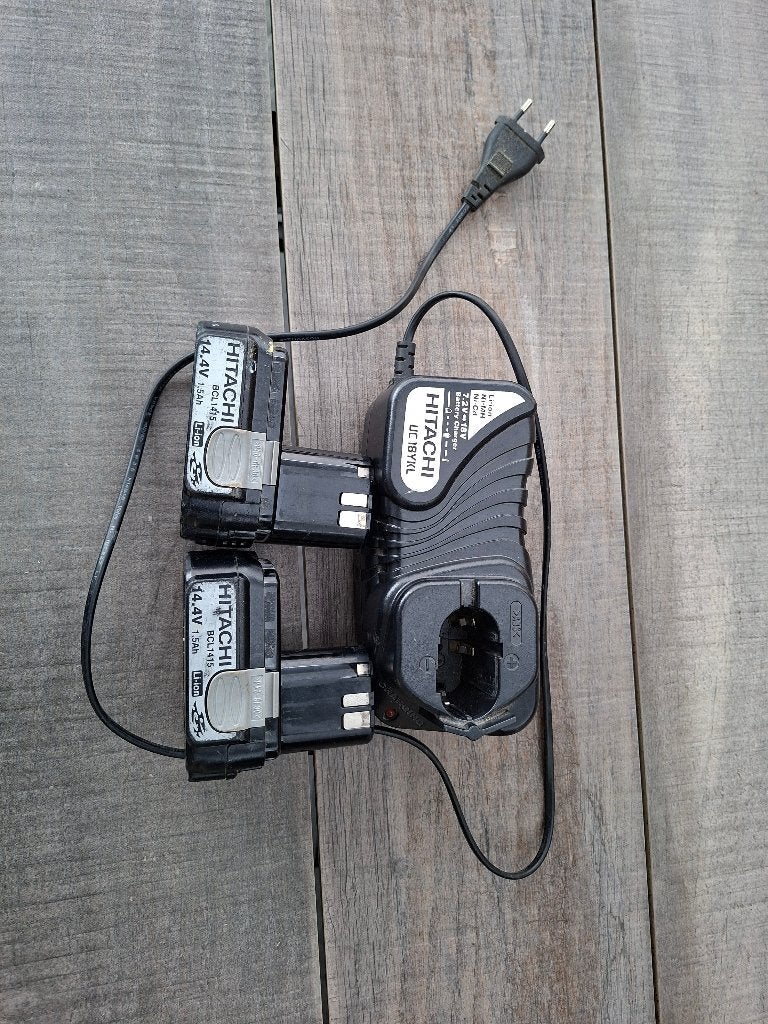 accu's en oplader voor Hitachi machine, Ophalen of Verzenden, Gebruikt