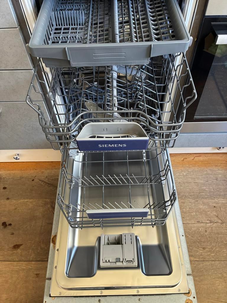 Siemens smalle vaatwasser 45 cm - weinig gebruikt, Ophalen, Zo goed als nieuw, Inbouw, 45 tot 60 cm