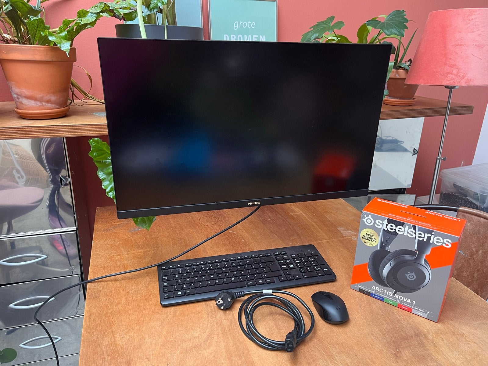 Philips monitor met toetsenbord, steun, muis en headset, IPS, Full HD, Zo goed als nieuw, 60 Hz of minder