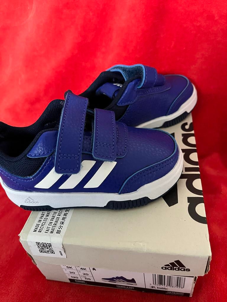 Adidas kinderschoenen maat 20, nieuw, Kinderen en Baby's, Kinderkleding | Schoenen en Sokken, Jongen of Meisje, Schoenen, Nieuw