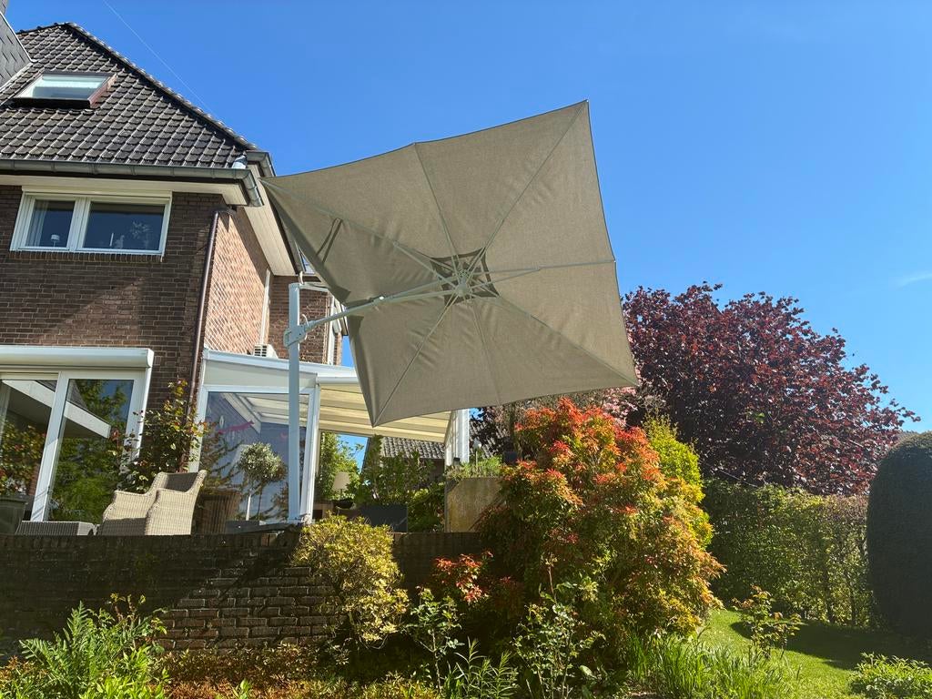 Zweefparasol 3x3 m met granieten voet en wielen, Tuin en Terras, Parasols, Gebruikt, Kantelbaar, Zweefparasol, 2 tot 3 meter