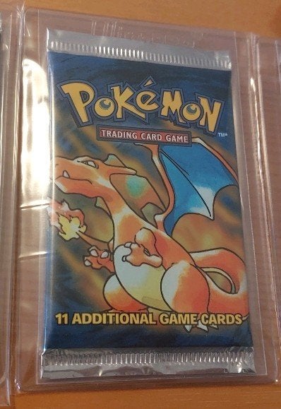 Heavy ! Base Set Charizard Unlimited booster pack, Ophalen, Nieuw, Booster, Foil