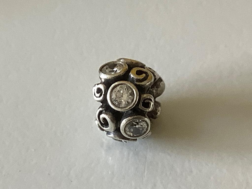 Pandora rozenpad, met 8 zirconia’s, Pandora, Ophalen of Verzenden, Zo goed als nieuw, 1 bedel