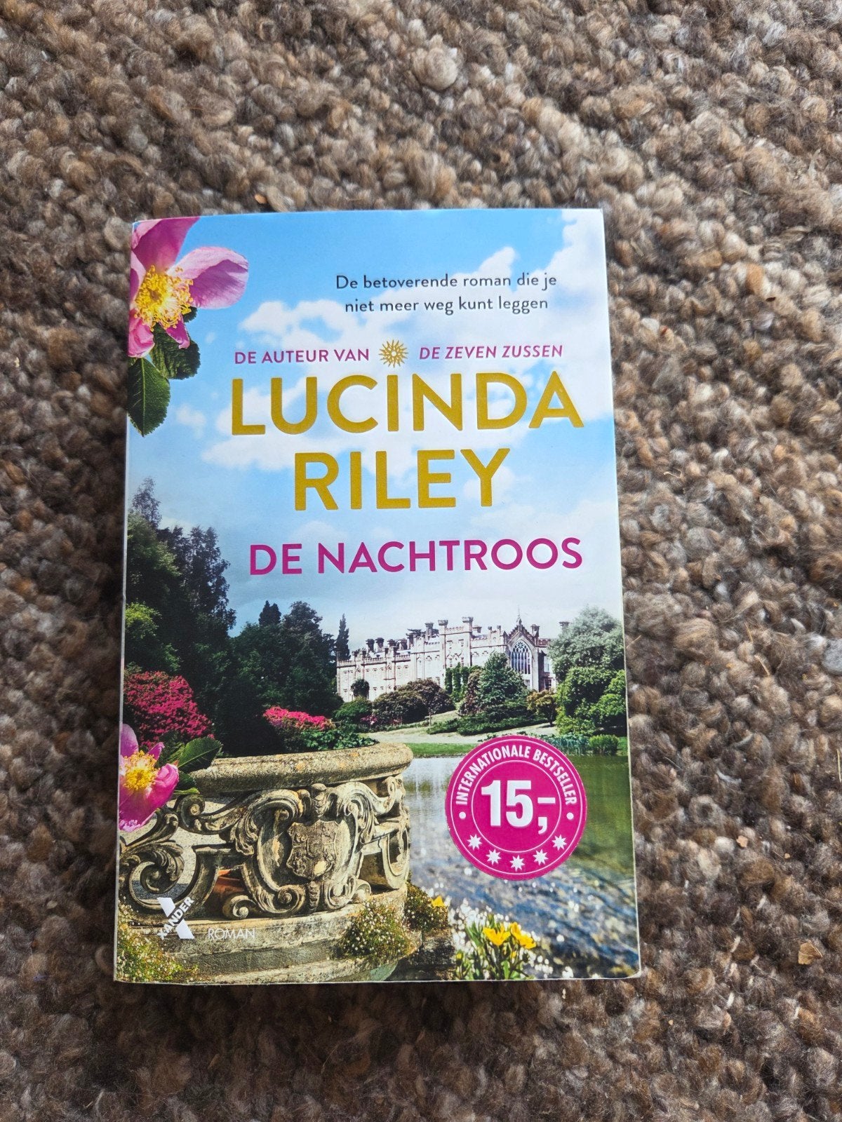 Lucinda Riley - De Nachtroos (Internationale Bestseller), Ophalen of Verzenden, Zo goed als nieuw, Lucinda Riley, Europa overig