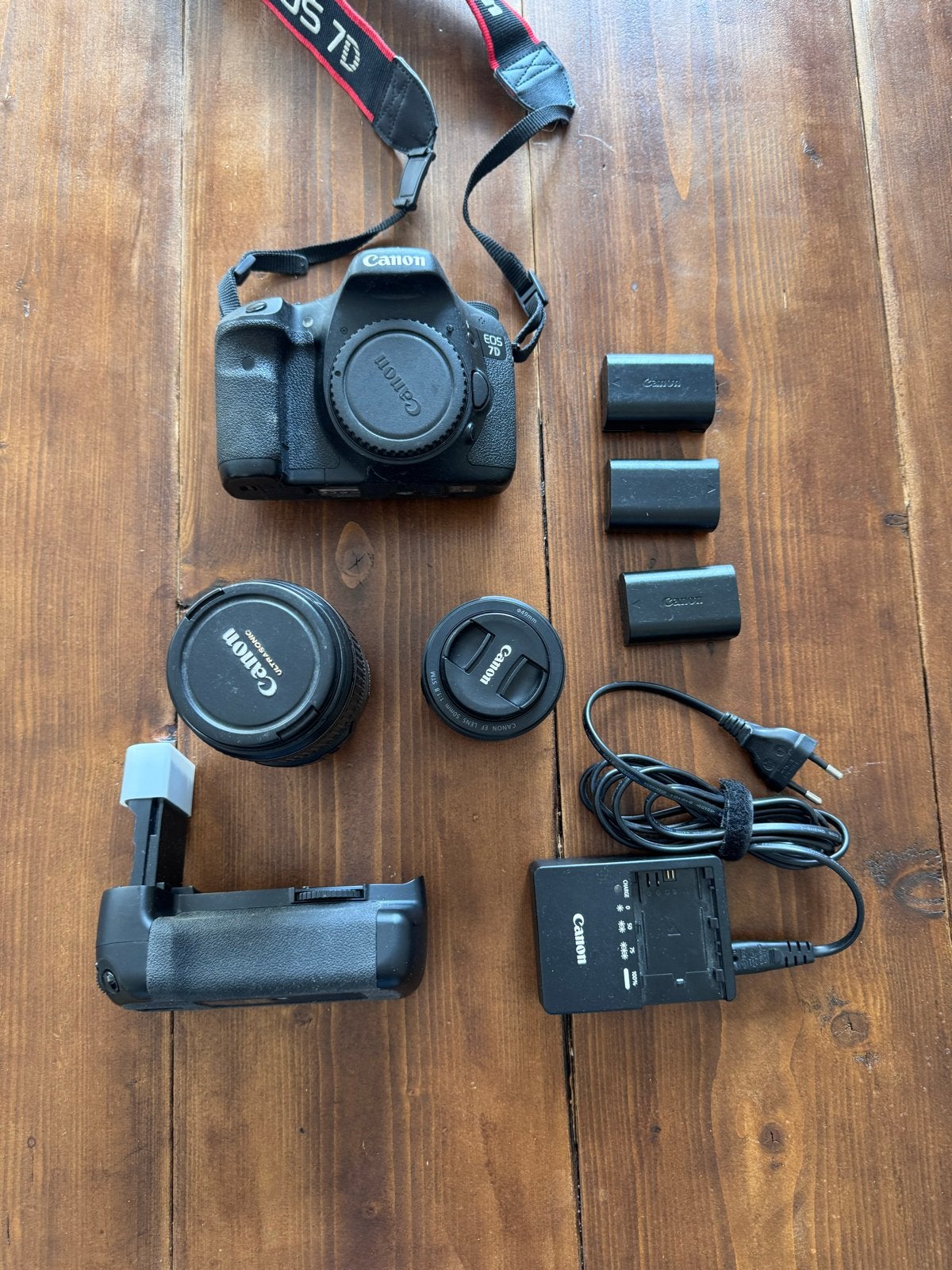 Canon EOS 7D met 2 lenzen, batterijen en accessoires, Canon, Camera, Ophalen of Verzenden, Gebruikt