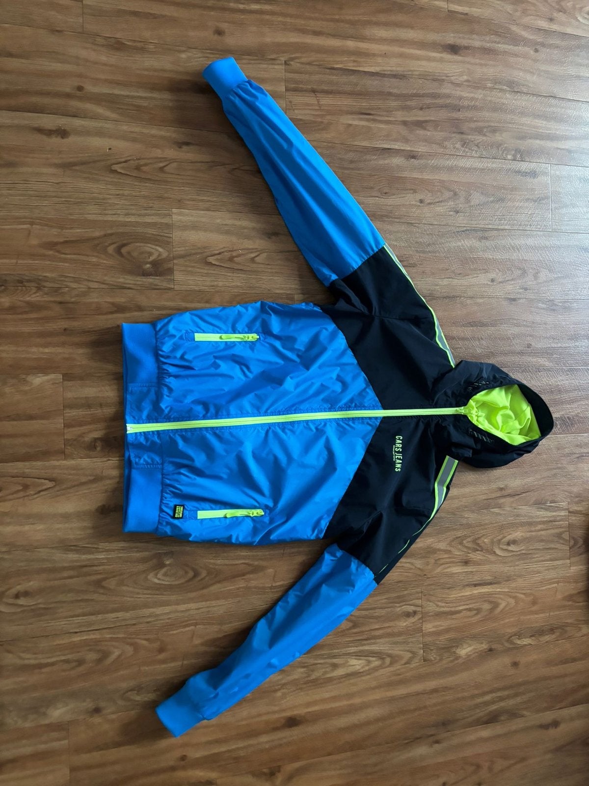 Cars jas maat 176 - Blauw/Zwart met neon accenten, Ophalen, Gebruikt, Jongen, Jas