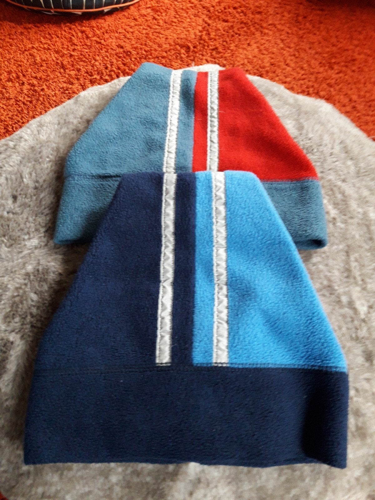 2 Leuke sportieve mutsen, skieen, schaatsen, sneeuw., Ophalen of Verzenden, 134 t/m 140, Jongen of Meisje, Handschoenen