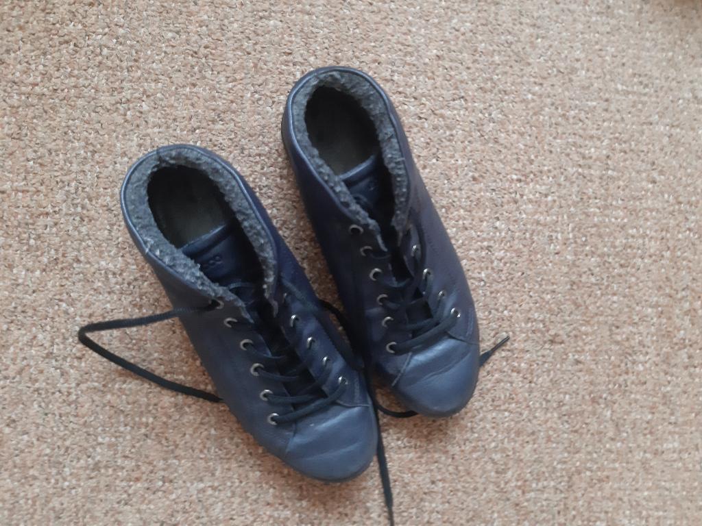 blauwe enkelhoge schoenen met bontrandje Ecco maat 39, Ophalen, Ecco, Blauw, Sneakers of Gympen