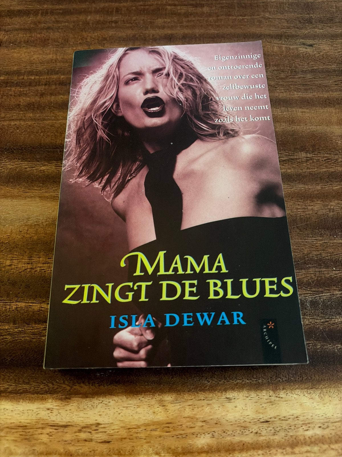 Mama Zingt De Blues - Isa Dewar (Boek) - V2, Boeken, Ophalen of Verzenden, Gelezen, Nederland