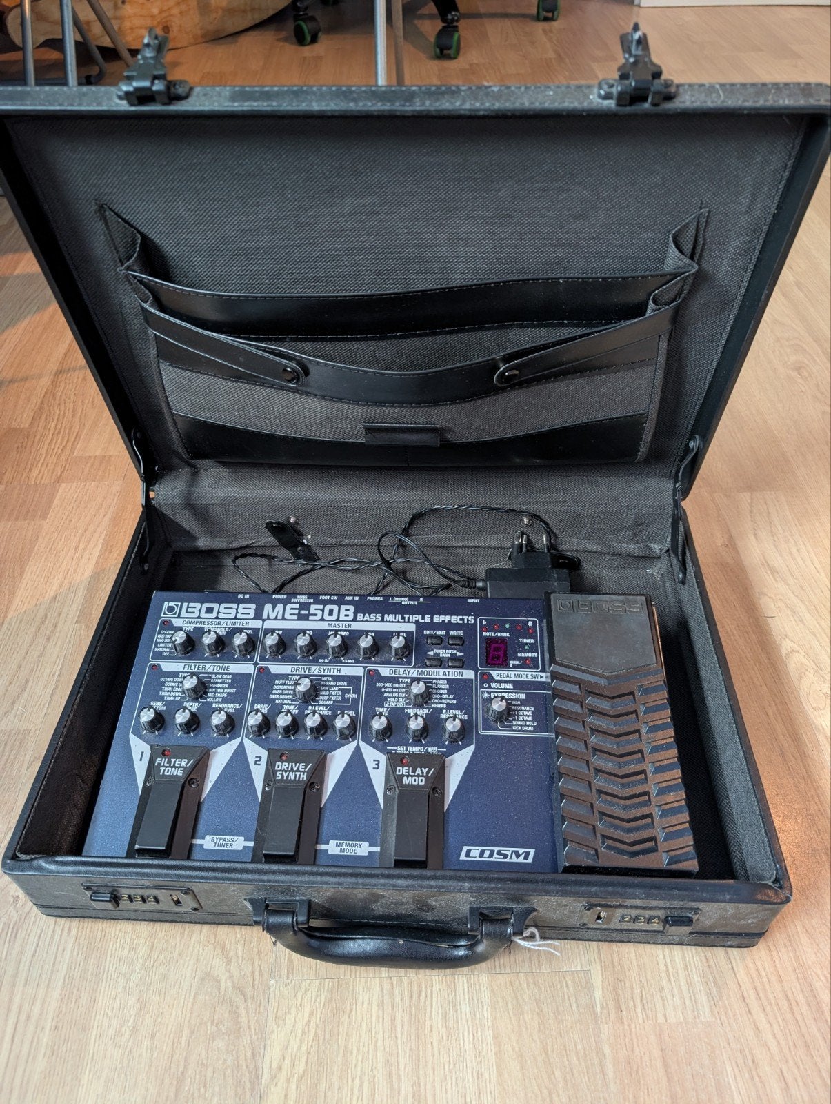 Boss ME-50B Bass Multiple Effects met koffer en oplader, Ophalen, Gebruikt, Multi-effect