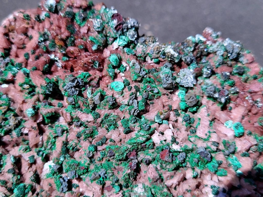 Malachiet op Dolemiet,  0,6kg, 14x10cm, 30,- euro, Ophalen, Mineraal