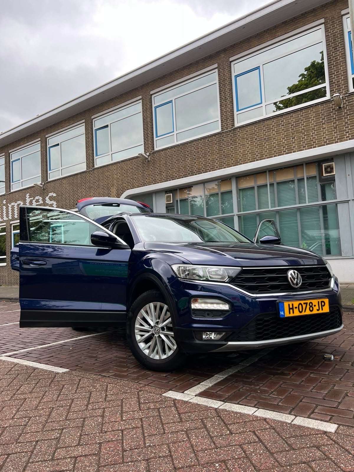 Volkswagen T-Roc 1.0 TSI – | CarPlay | Camera | Trekhaak, Auto's, Volkswagen, Voorwielaandrijving, Blauw, 115 pk, Particulier