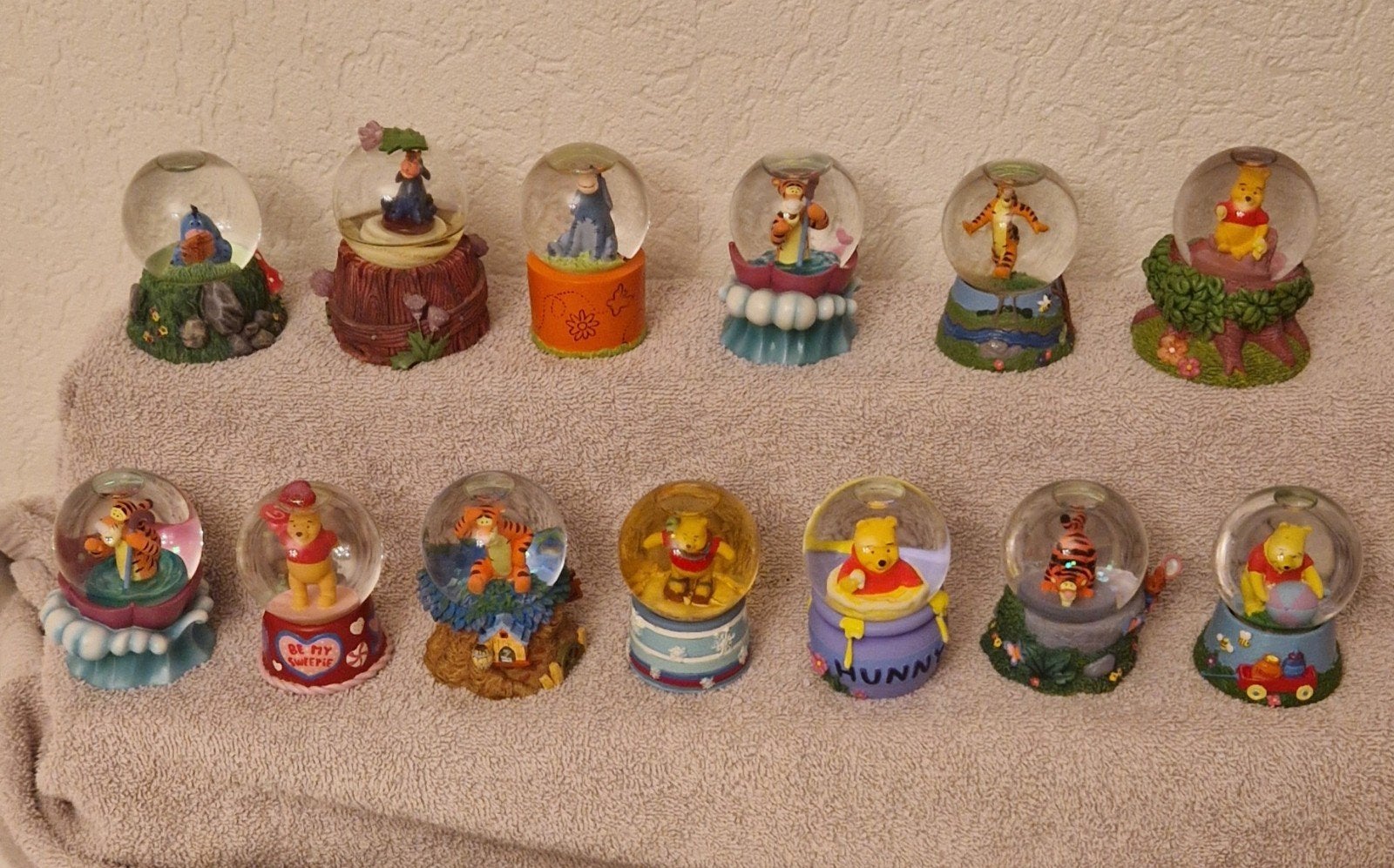 13x winnie tijgertje en igor globes, Ophalen of Verzenden, Winnie de Poeh of vrienden, Zo goed als nieuw, Beeldje of Figuurtje