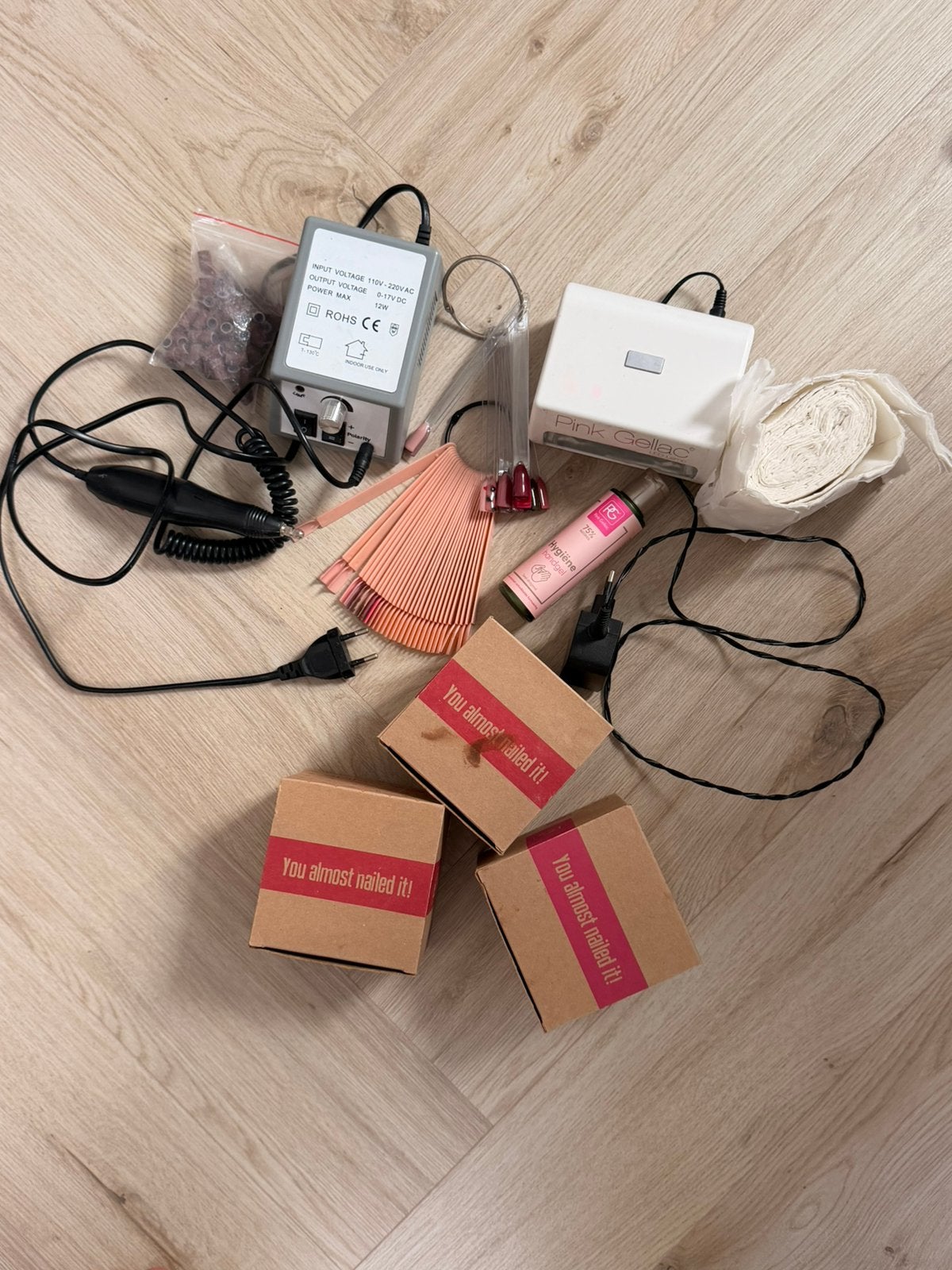 Complete Pink Gellac set + lamp, frees & 20+ lakjes, Gebruikt, Overige kleuren, Ophalen of Verzenden, Handen en Nagels