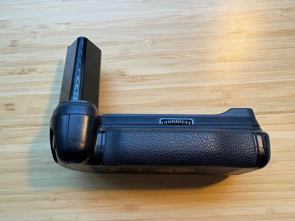 Nikon MB-15 battery grip for F100, Audio, Tv en Foto, Fotocamera's Analoog, Ophalen of Verzenden, Zo goed als nieuw, Spiegelreflex