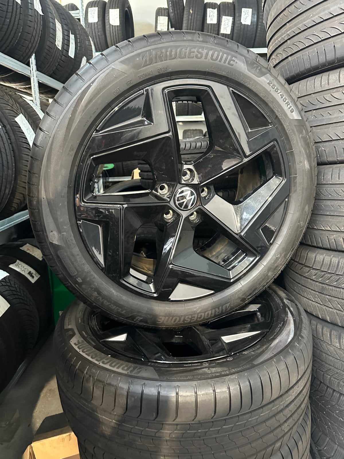 Zgan Origineel19” Tiquan Rline velgen Bridgestone 235/45R19, Auto-onderdelen, 19 inch, 255 mm, Banden en Velgen, Nieuw