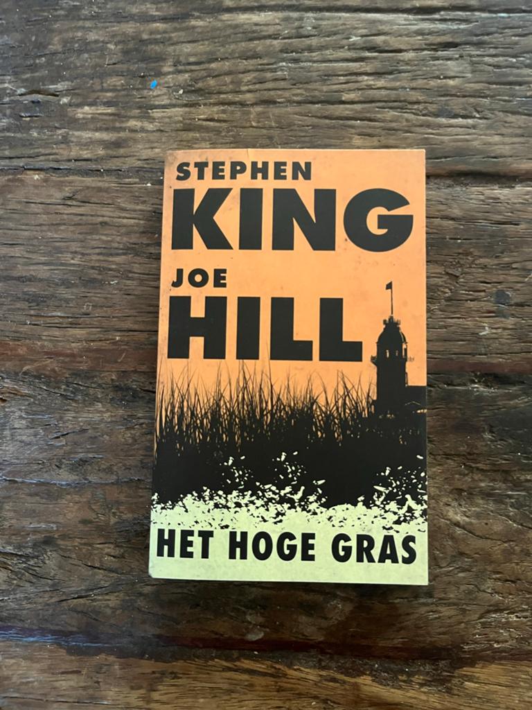 Het Hoge Gras - Stephen King & Joe Hill (Paperback), Ophalen of Verzenden, Zo goed als nieuw, Nederland