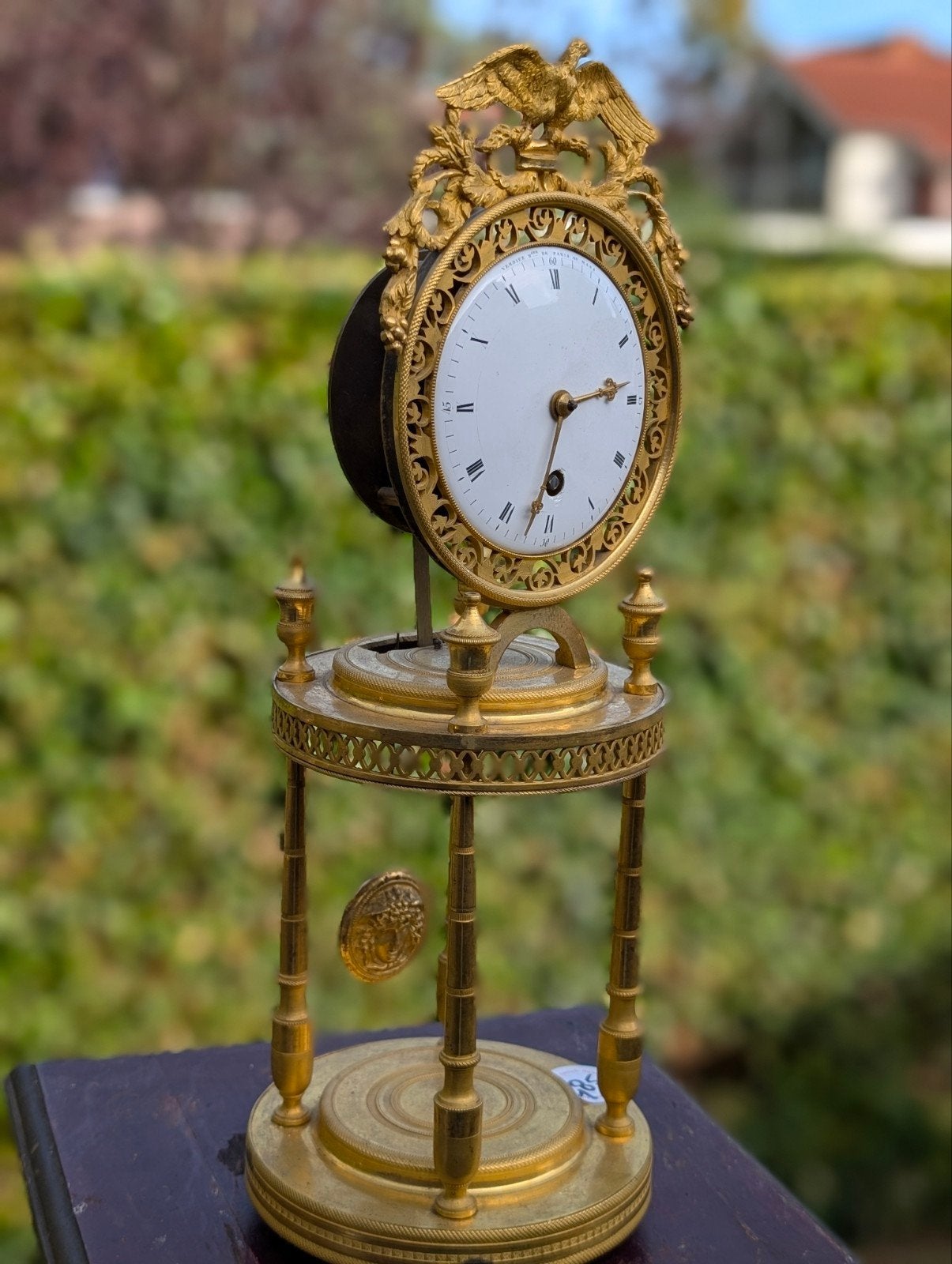 antieke vuurvergulde bronzen pendule. 40 cm hoog., Ophalen