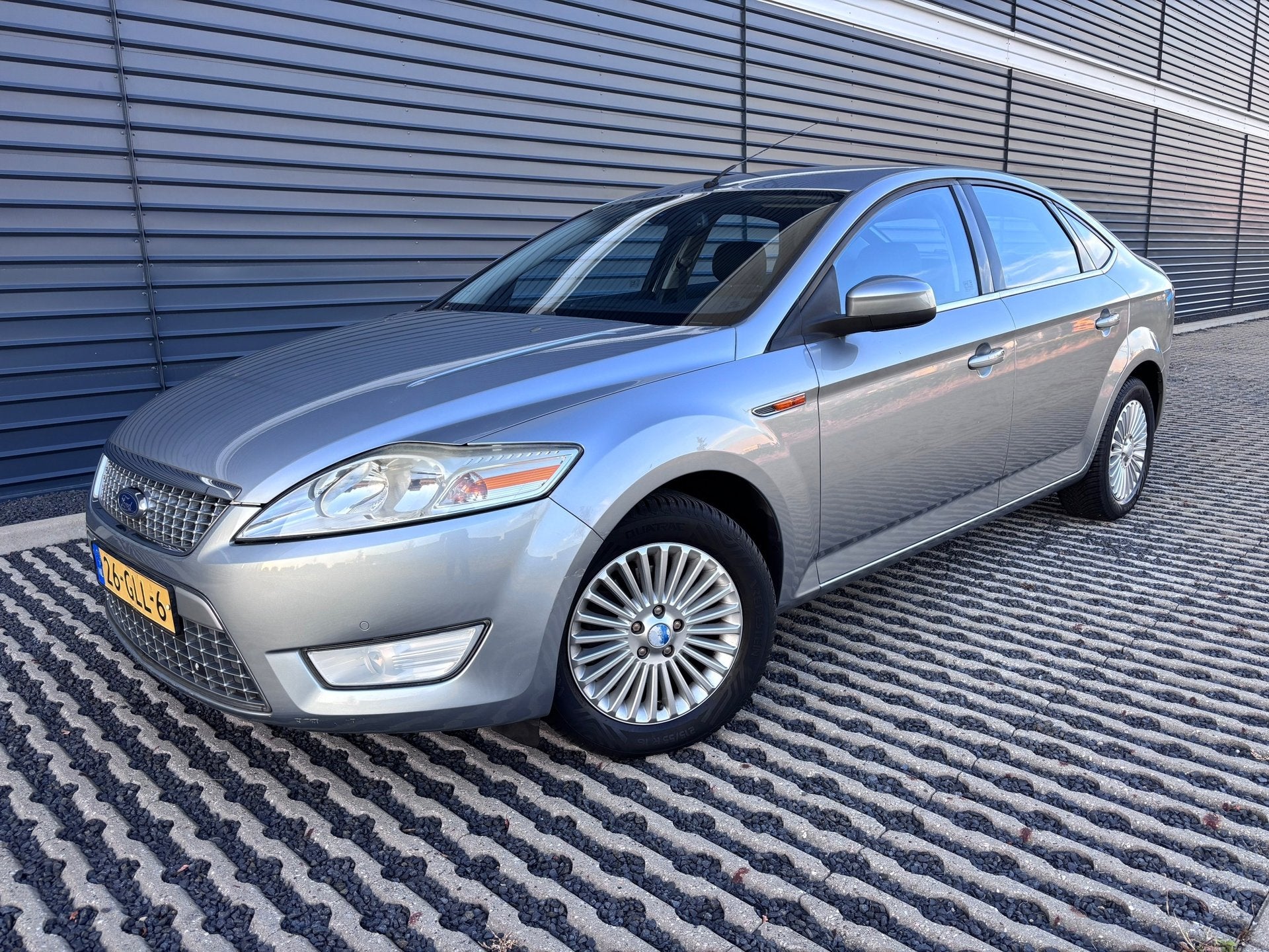 Ford Mondeo 2.0-16V Titanium 1e Eigenaar Dealer Onderhouden, Auto's, Dealer onderhouden, Stof, Gebruikt, Zwart