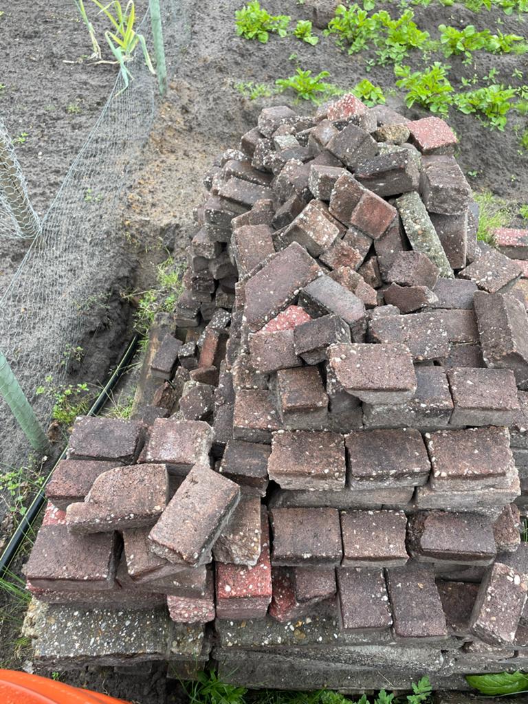 Half pallet gebroken waaltjes/klinkers, Tuin en Terras, Ophalen, Gebruikt, Klinkers, Minder dan 5 m²