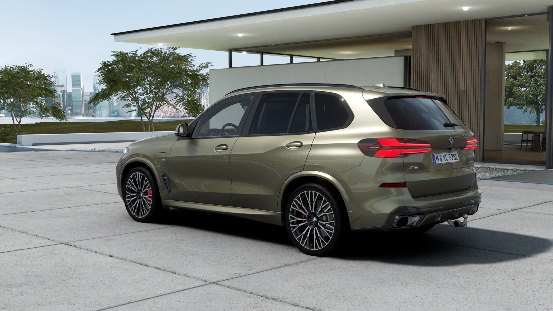 BMW X5 xDrive50e M Sport Automaat / Panoramadak / Trekhaak /, Auto's, Automaat, Dealer onderhouden, 2395 kg, Zwart