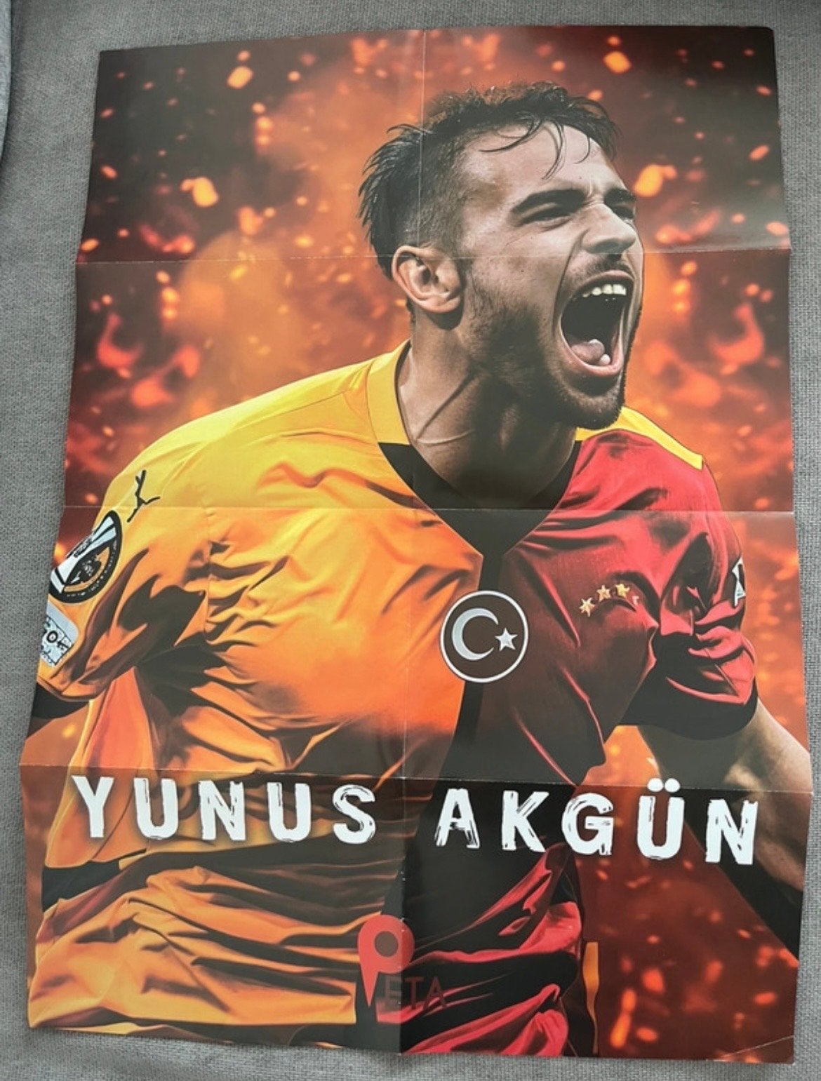 Galatasaray Posters: Yunus Akgün & Muslera (2 stuks), Rechthoekig Staand, Ophalen of Verzenden, Zo goed als nieuw, Sport